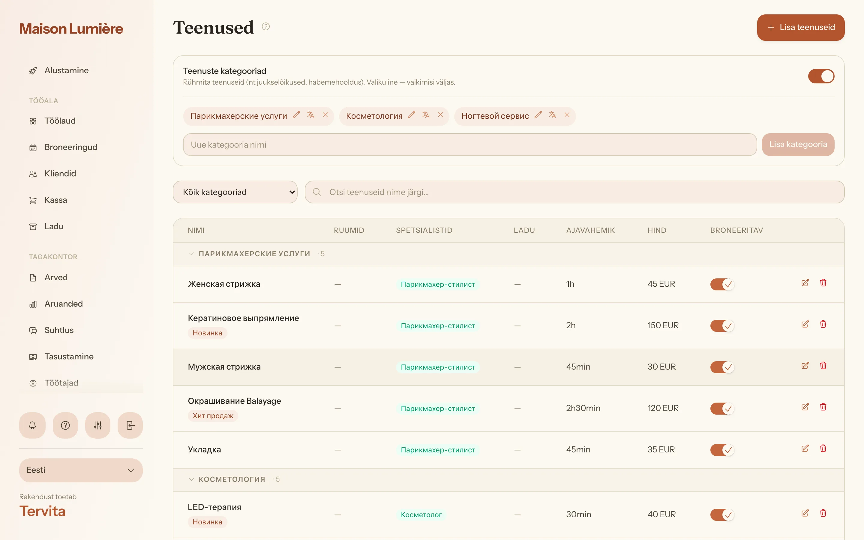 Teenuste leht koos aktiivsuse ja broneeritavuse lülititega